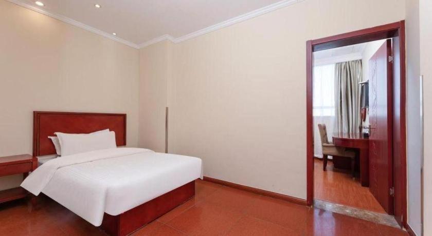 Greentree Inn Suzhou Railway Station North Square Haobainian Wedding Dress City Express Hotel Buitenkant foto